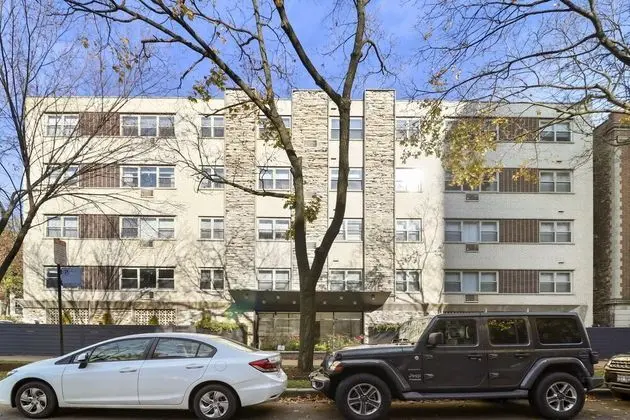 Fully Furnished Studio Apt in Lakeview