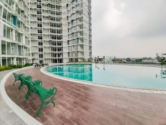 Fully Furnished Studio with Comfort Design Majestic Point Serpong Apartment - Havuz