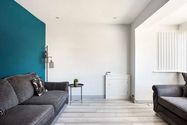 Fully Refurbished North Belfast Home 3 - Bar