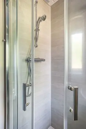 Fully Refurbished North Belfast Home - Banyo Tipleri
