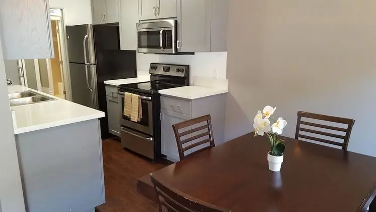 Fully Renovated 1 min. to Melrose Ave. - Oda Düzeni