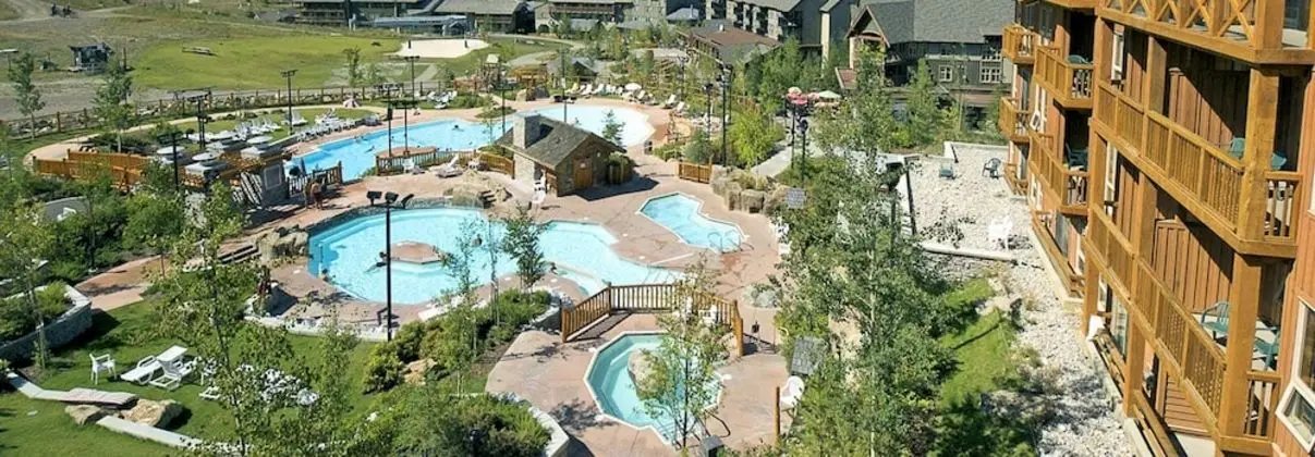 FULLY RENOVATED 3-Br home | TRUE Ski In/Out | Free access to Pools & Hot tubs - Havuz