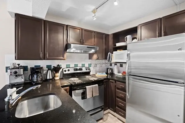 FULLY RENOVATED 3-Br home | TRUE Ski In/Out | Free access to Pools & Hot tubs - Mutfak