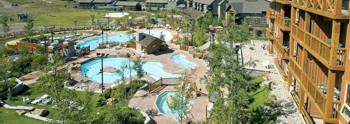 Fully RENOVATED Studio | Ski In/Out: Closest Condo to Lift | Pool & Hot Tubs - Havuz