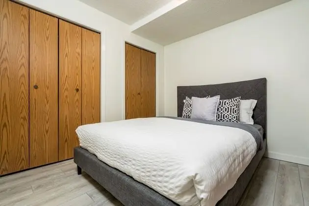 Fully RENOVATED Studio | Ski In/Out: Closest Condo to Lift | Pool & Hot Tubs - Oda