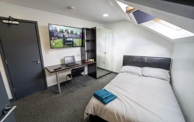 Fully Serviced Studio Right Opposite Uob!