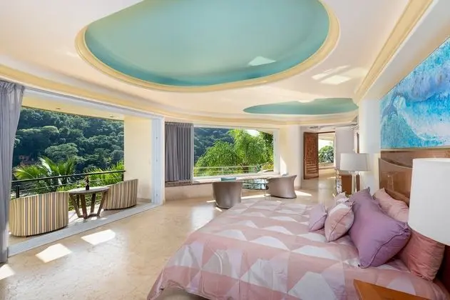 Fully Staffed, Beach Frontage Luxury Villa - Oda