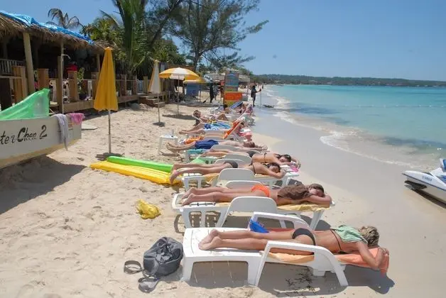 Fun Holiday Beach Resort - Plaj