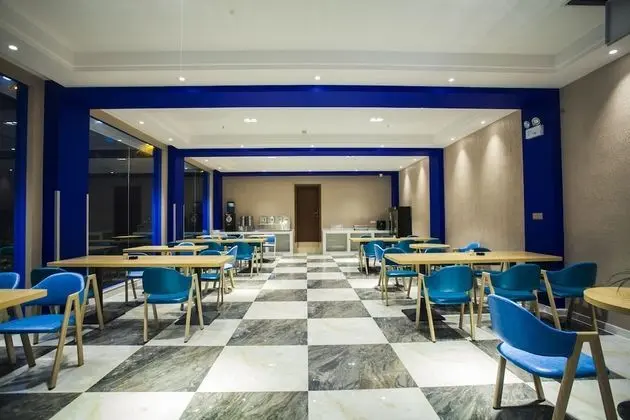 Fun-loving Theme Hotel of Tengchong - Yerinde Yemek