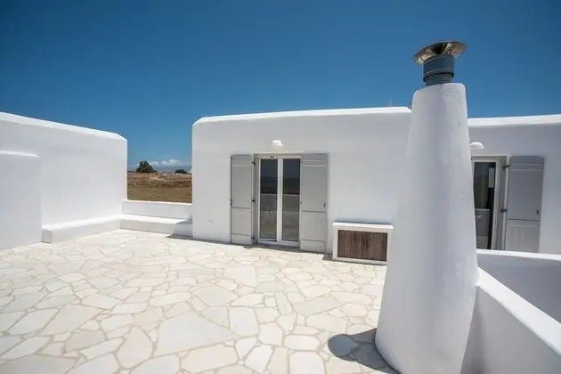 Funky holiday home with pool, next to the beach by VillaRentalsgr - Dış Mekan