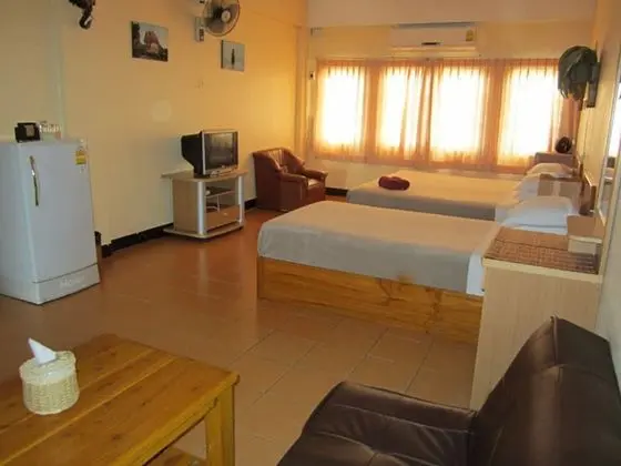 Funky Monkey Guesthouse and Tour