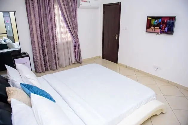 Furnished 4 Beds Semi-det House in Abuja, Nigeria - Oda