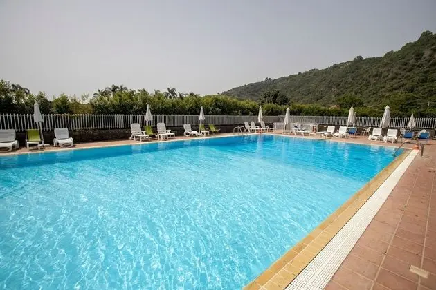 Furnished Open-space Apartment Near the sea and Commercial Points