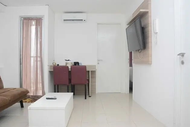 Furnished and Relaxing 2BR Bassura City Apartment near Mall - İç Mekan