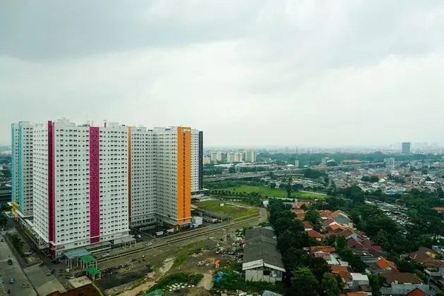 Furnished Studio with Comfortable Design Green Pramuka Apartment