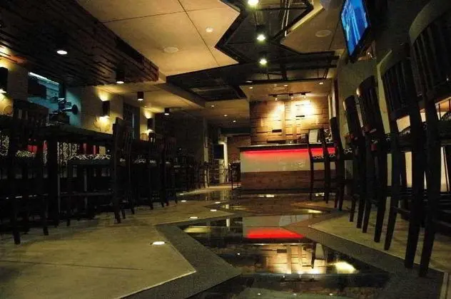 The Fusion Suites - Bar