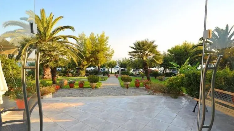 Galazia Akti - Dış Mekan