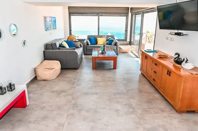 Galilee Triple Terrace - Lobi