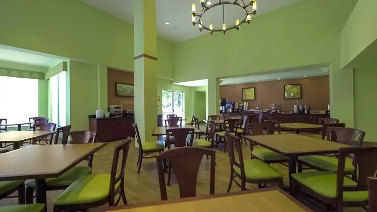Galleria Palms Hotel - Genel