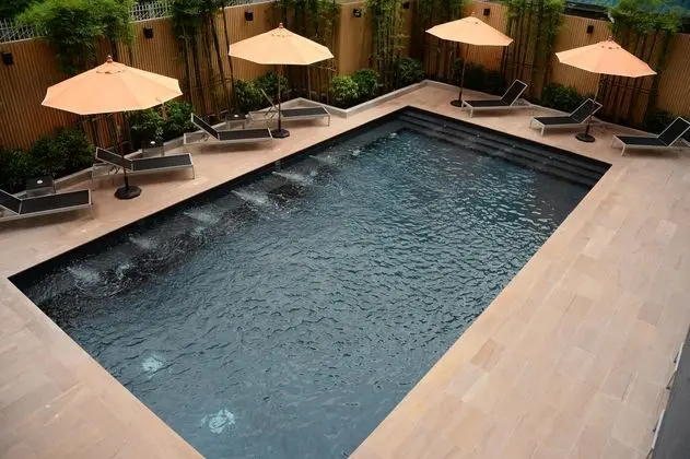 Galleria12 Sukhumvit Bangkok by Compass Hospitalit - Havuz
