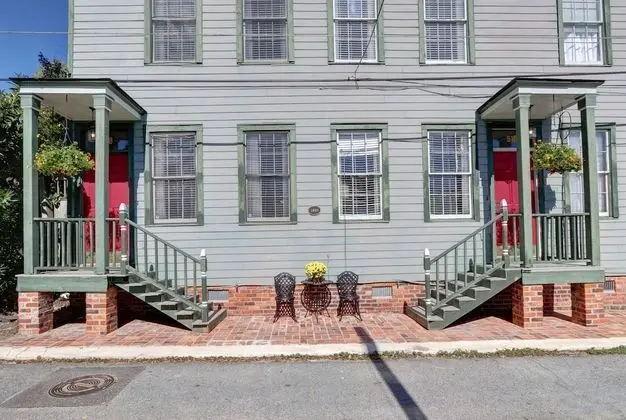 Gallery Stays - Spartina