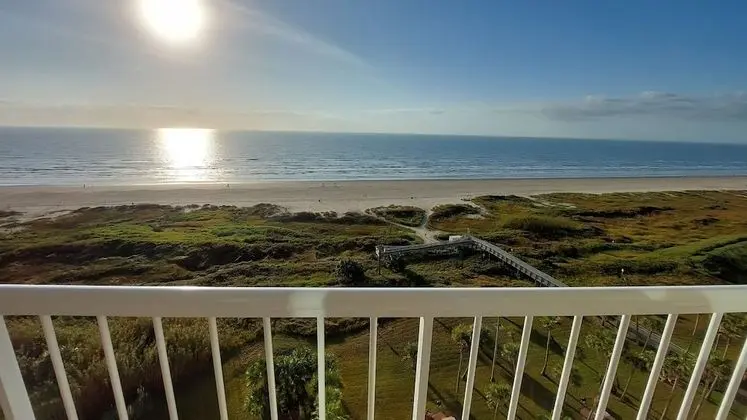 Galvestonian 1002-beachfront Getaway