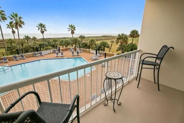 Galvestonian 112-beachfront Hideaway