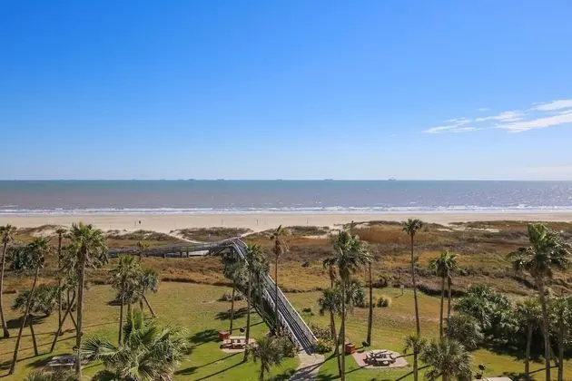 Galvestonian 409-pelican Pathway - Plaj