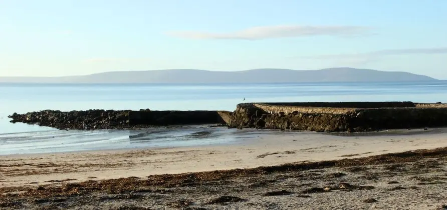 Galway Bay Sea View Apartments - Plaj