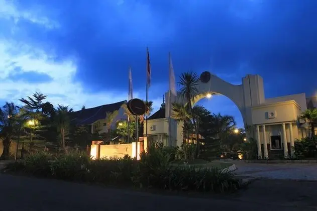 The Gambir Anom Hotel Resort & Convention - Dış Mekan