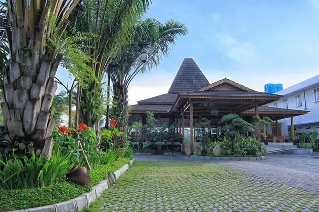 The Gambir Anom Hotel Resort & Convention - Lobi