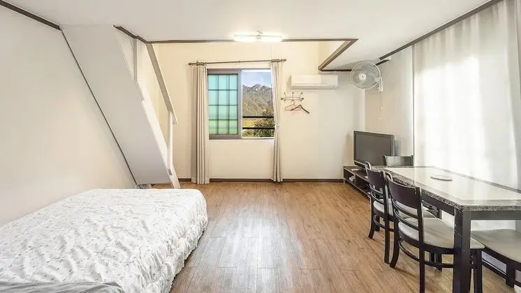 Gangchon Aleumdaunjib Aegyeondongbanpension