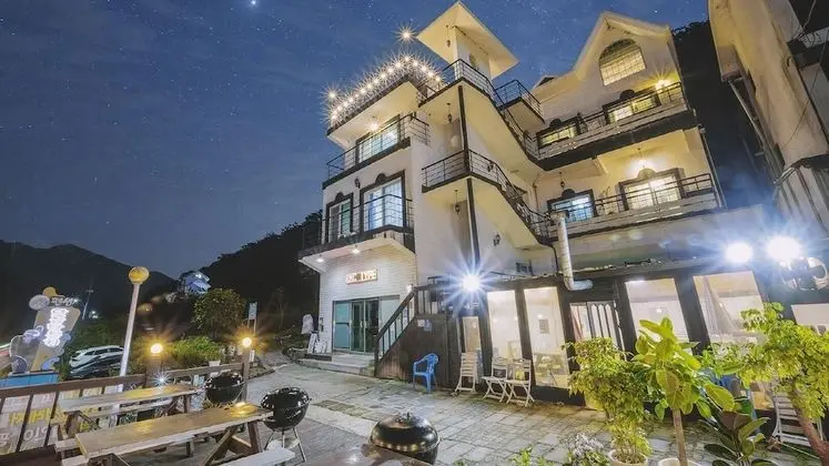 Gangchon Aleumdaunjib Aegyeondongbanpension