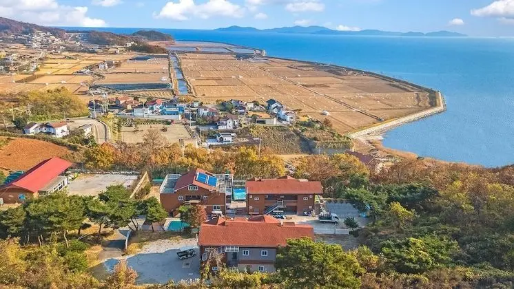 Ganghwa Marinpaibeu Pulbilra Gajok Pension