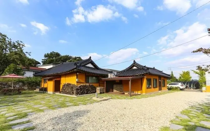 Ganghwado Hwanggeumbit Pension