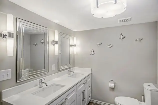 Garden Apartment in a Stately Capitol Hill Victorian House - Banyo Tipleri