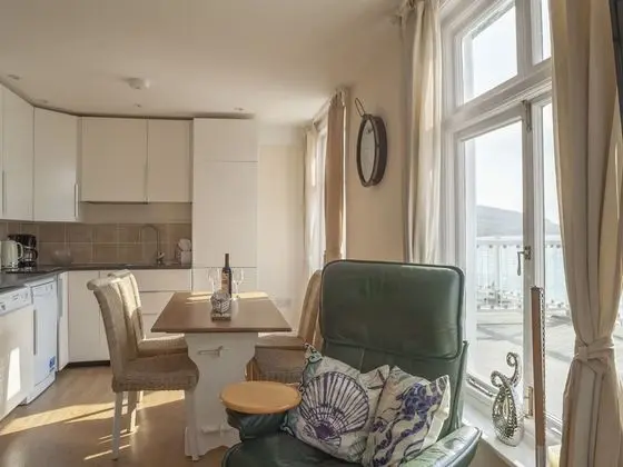 Garden Apartment On The Beach - Bar