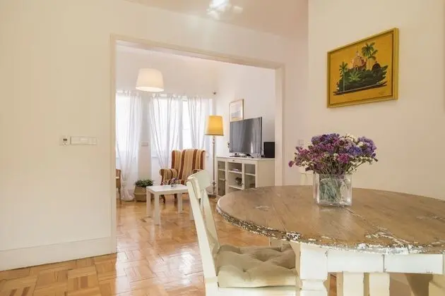 Garden House in Alvalade