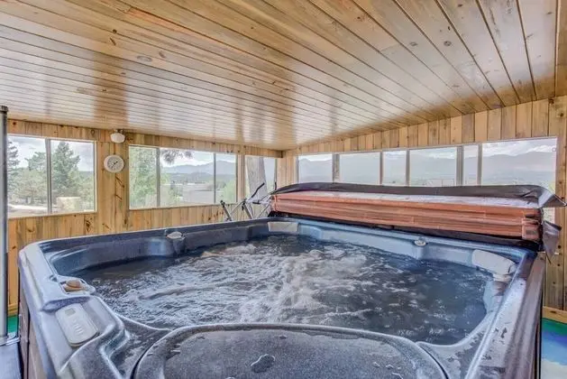 Garden-level Perfect Hot tub Fire Pit & More! - Spa