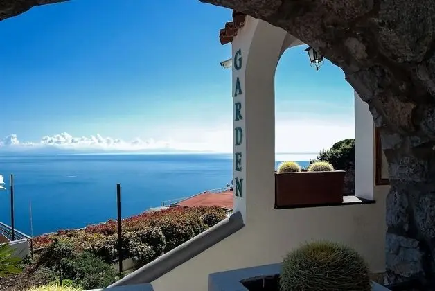 Garden Hotel - Dış Mekan