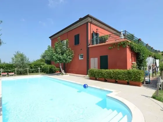 Garden-view Apartment in Coriano Italy With Swimming Pool - Dış Mekan
