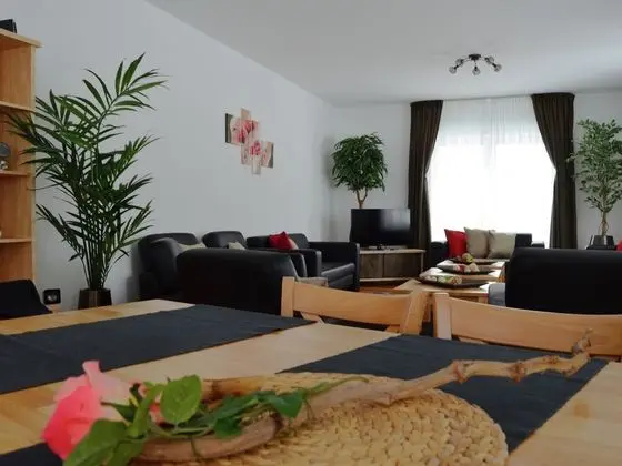 Garden-view Villa in Medebach Küstelberg With Sunbathing Lawns - Yerinde Yemek