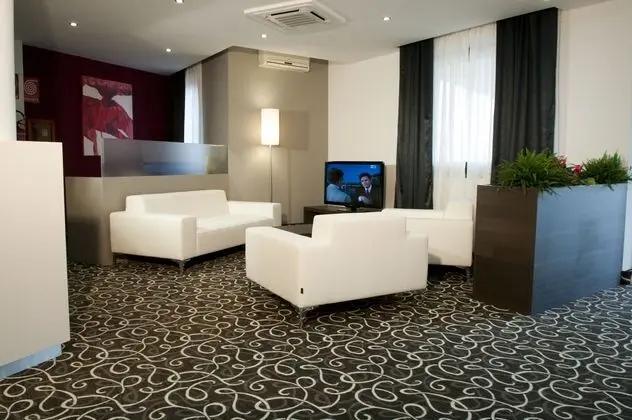 Hotel Gardenia - Lobi