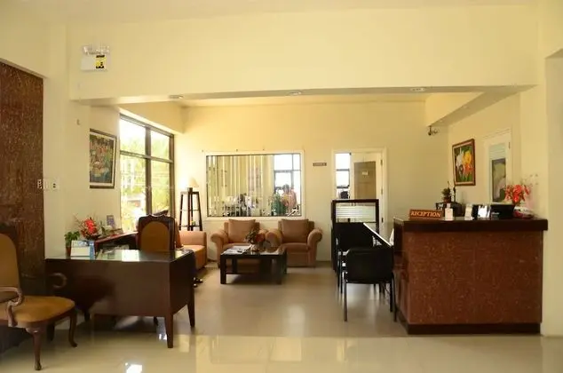 Gardenville Hotel - Lobi