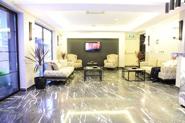 Gardenya Suit Hotel - Lobi