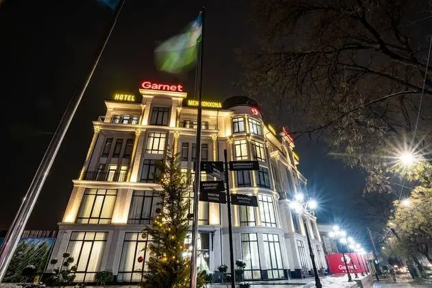 Garnet Hotel