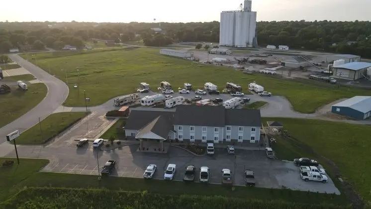 Garnett Hotel & RV Park - 1