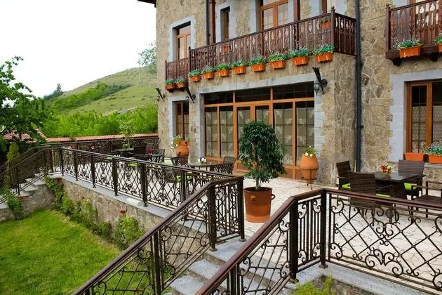 Garni HinYard