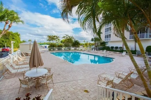 Garrett's Bonita Beach & Tennis Condo - Havuz