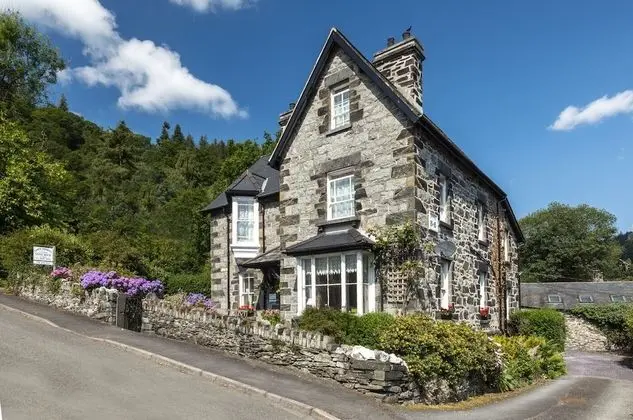 Garth Dderwen Guest House